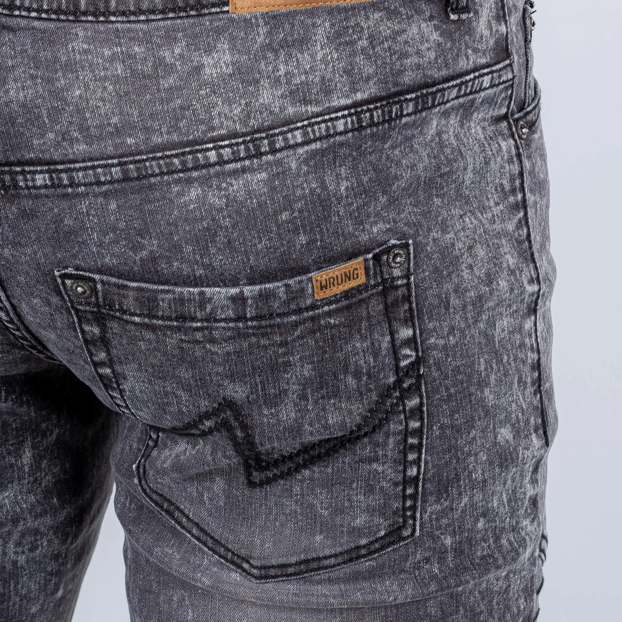 Džínsy jogger WRUNG  EASY BLACK čierne