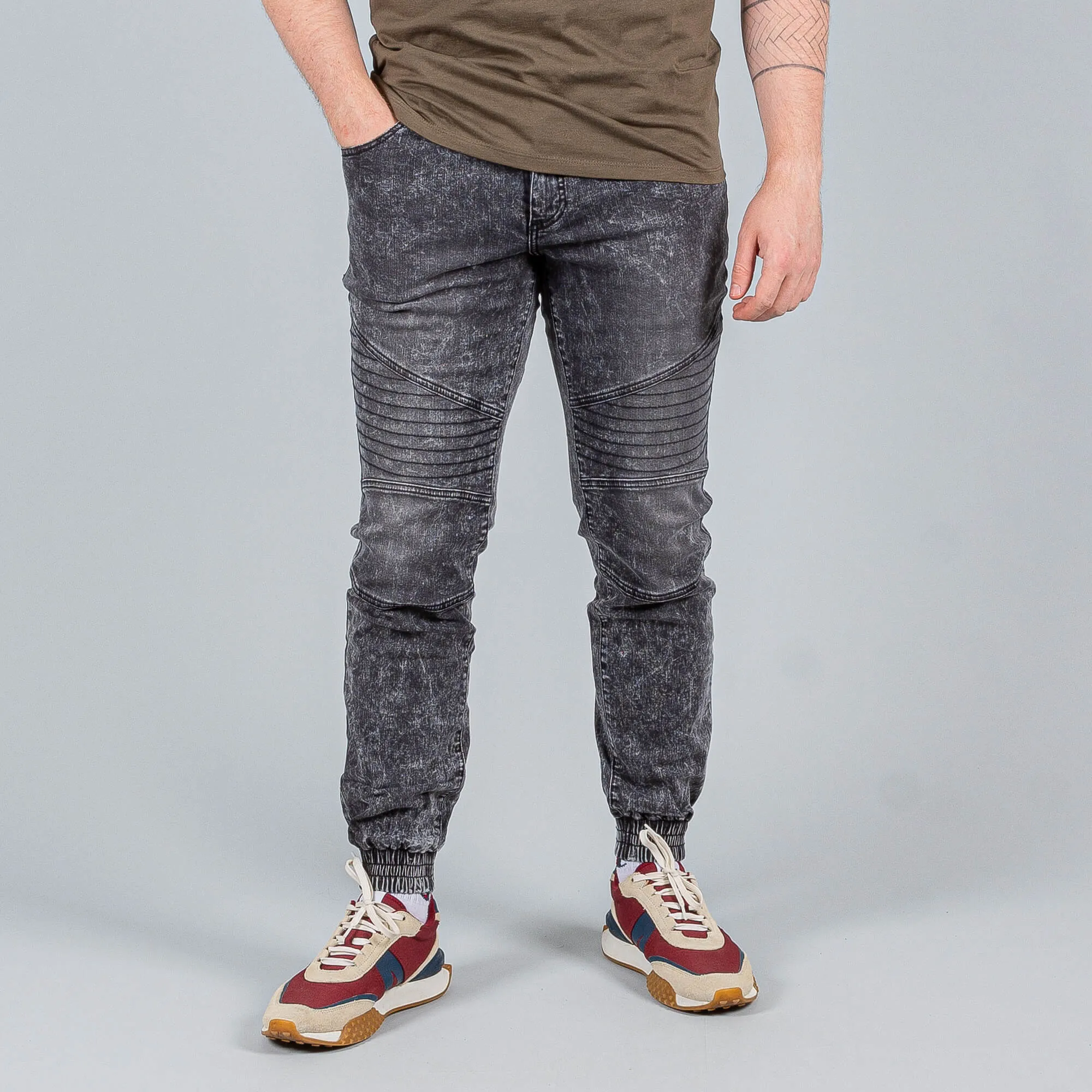 Džínsy jogger WRUNG  EASY BLACK čierne