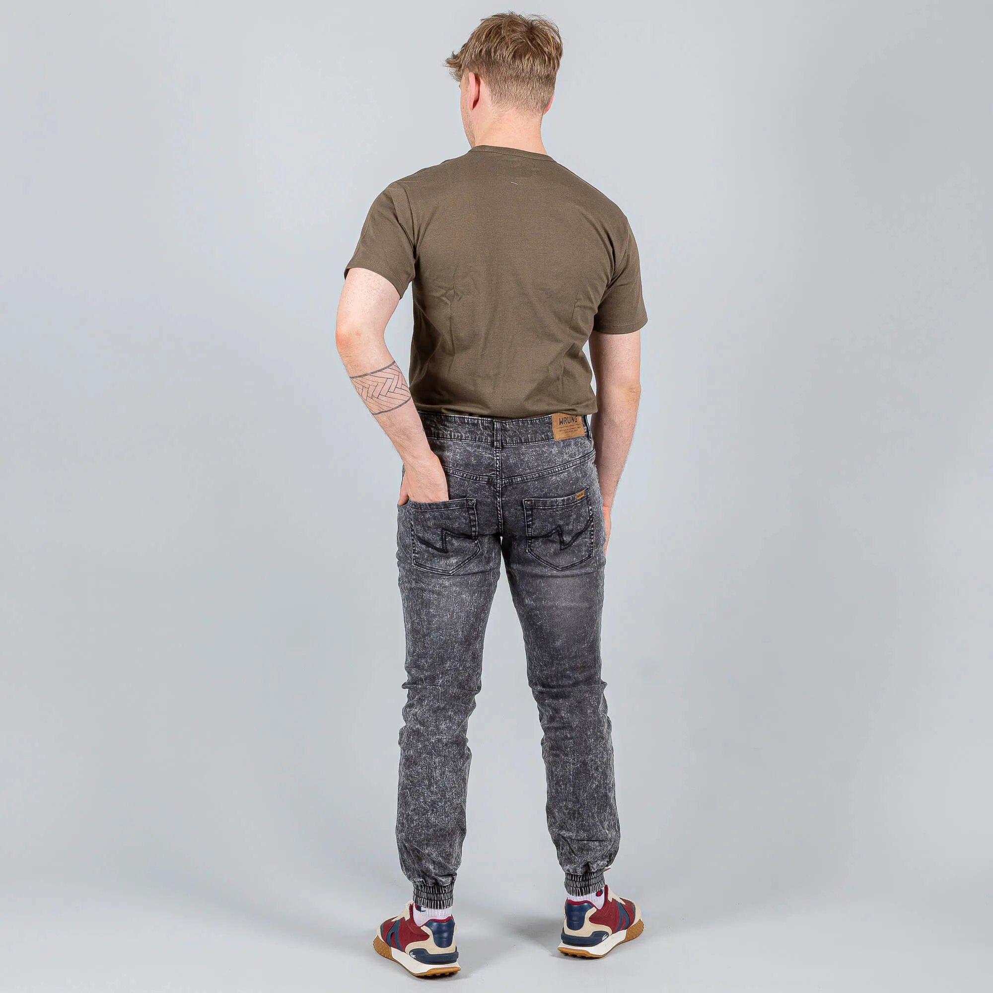 Džínsy jogger WRUNG  EASY BLACK čierne