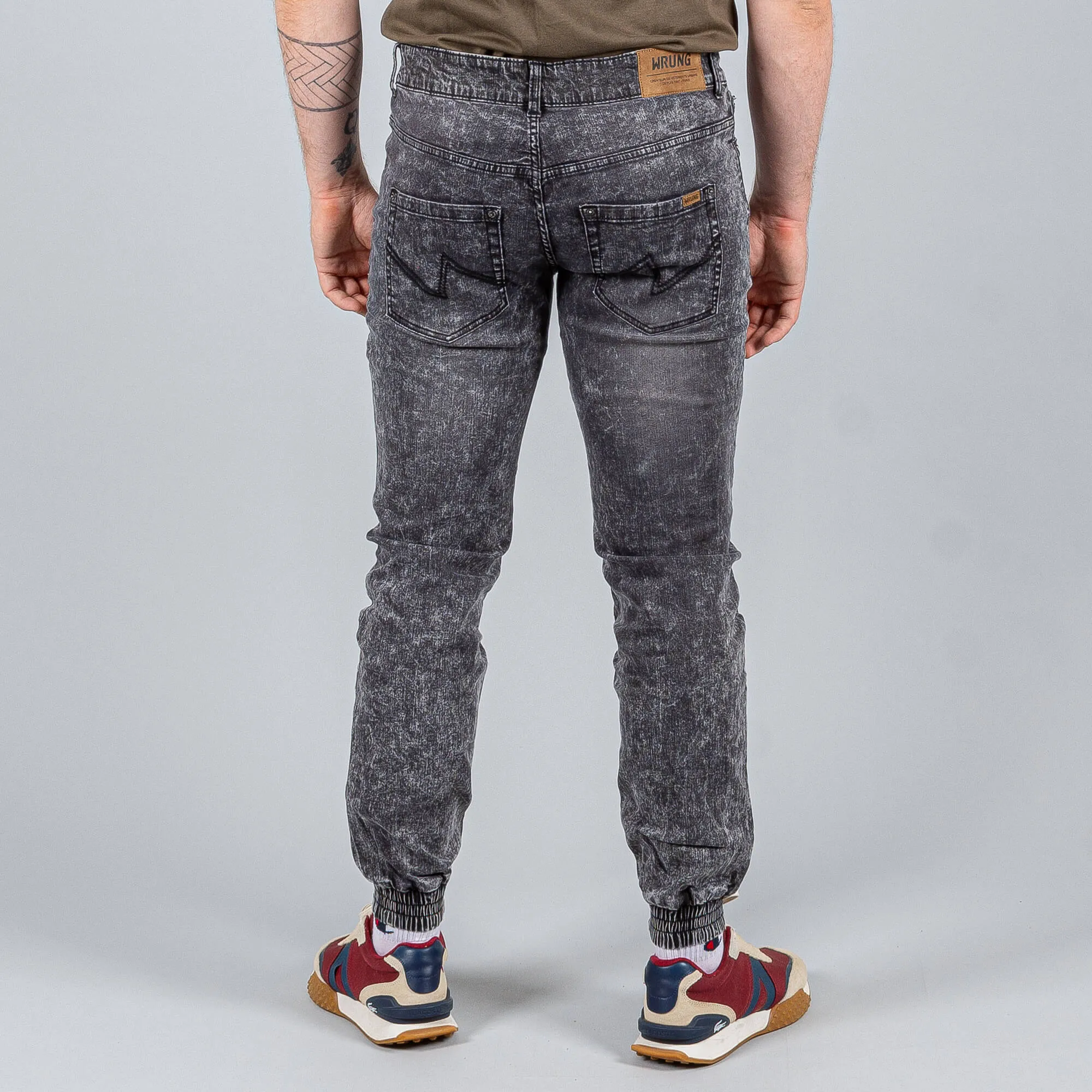 Džínsy jogger WRUNG  EASY BLACK čierne