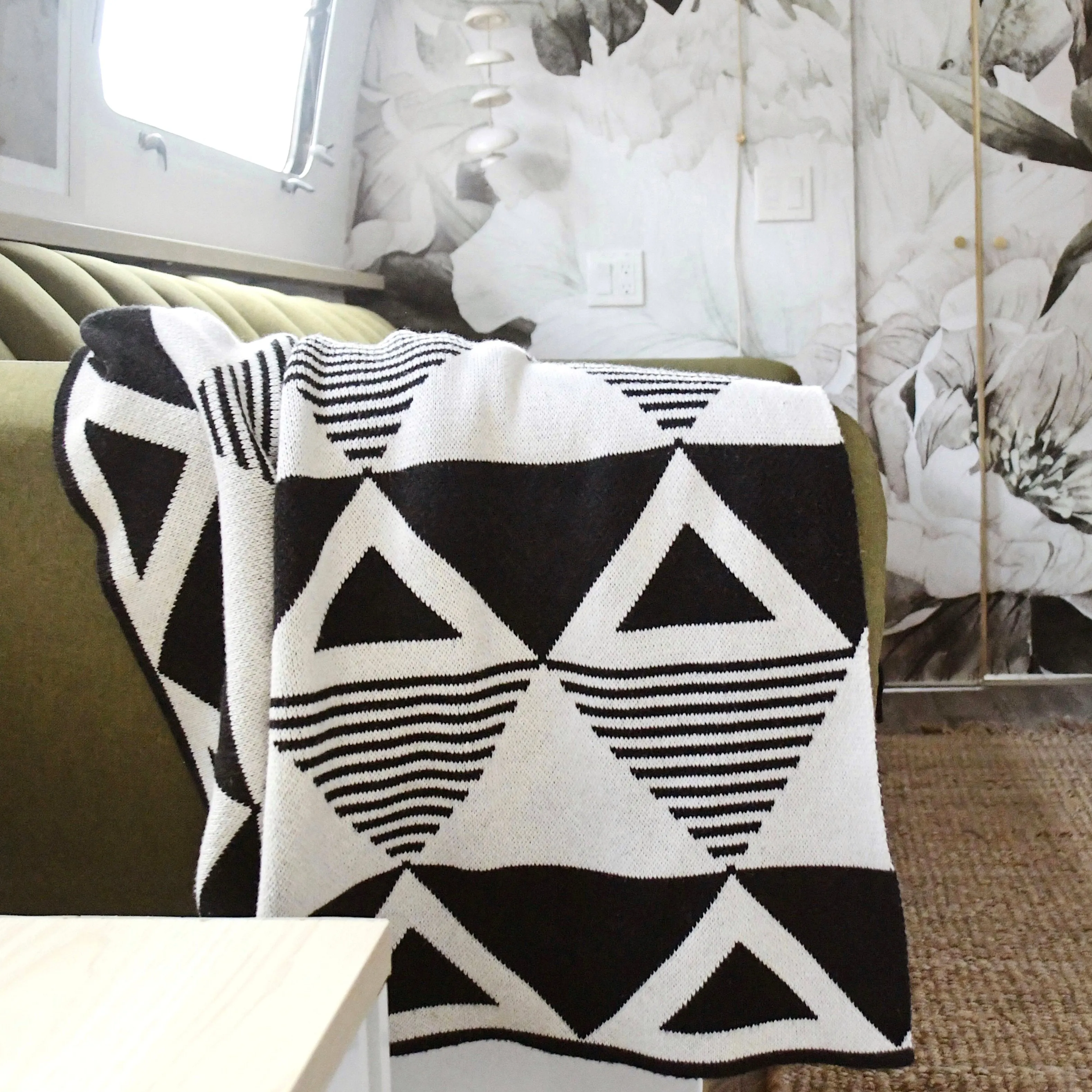 Envie Throw