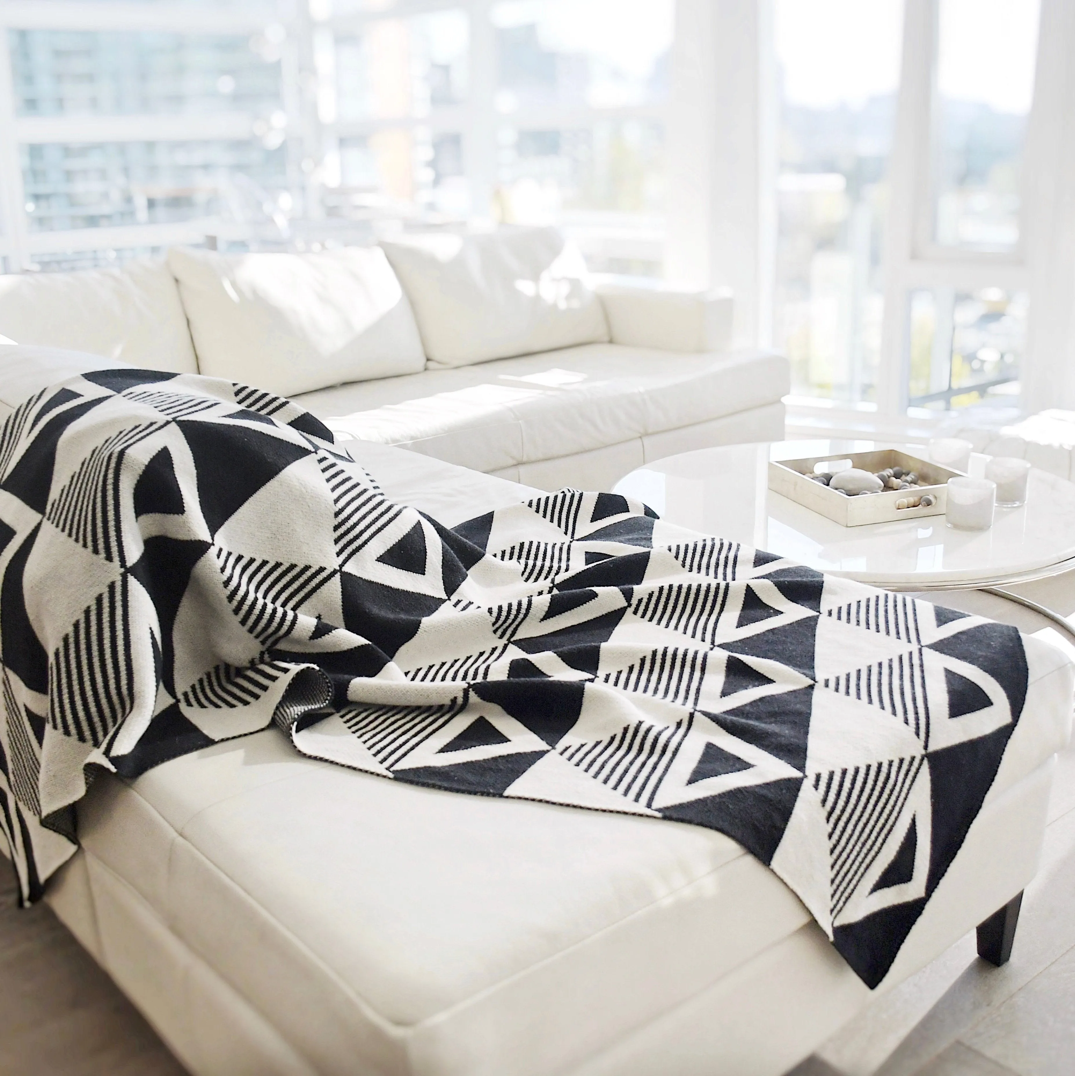 Envie Throw