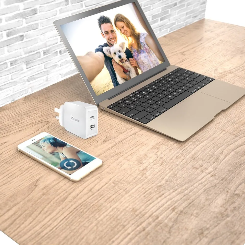 J5Create 30W 2-Port PD USB-C Mobile Charger Power Delivery & Quick Charge