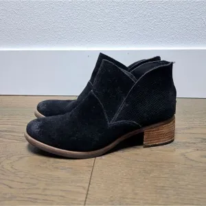 Kork Ease Maldon Suede Curved Bootie in Black
