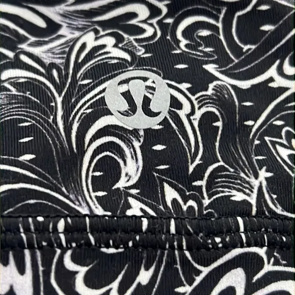 Lululemon Energy Bra Strappy Back Athleisure Sports Bra Black White Mixed Print