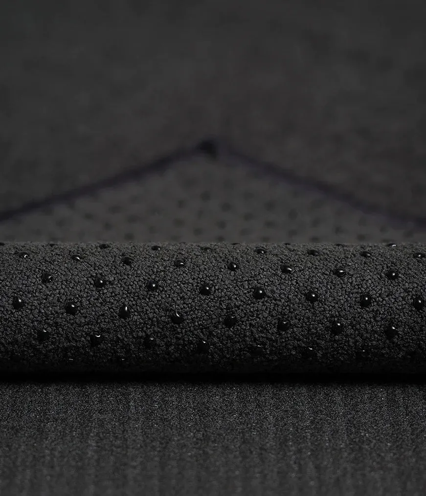 Manduka Yogitoes Yoga Mat Towel - Onyx