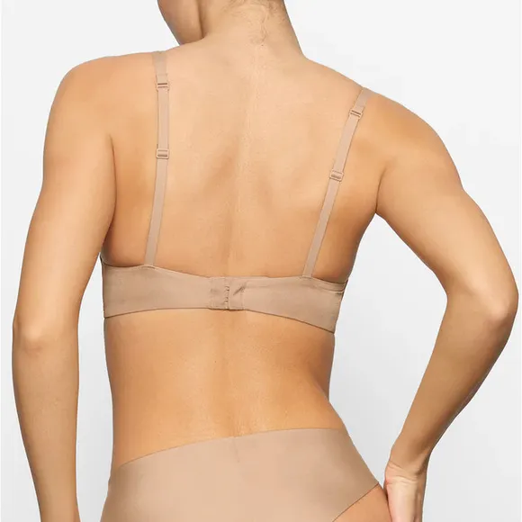 NEW SKIMS Wireless Form Push Up Plunge Bra Size 34DDDD