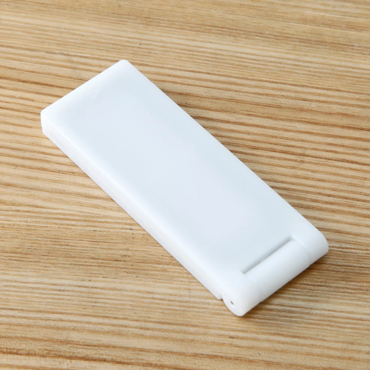 PORTABLE DRESS CLEANER