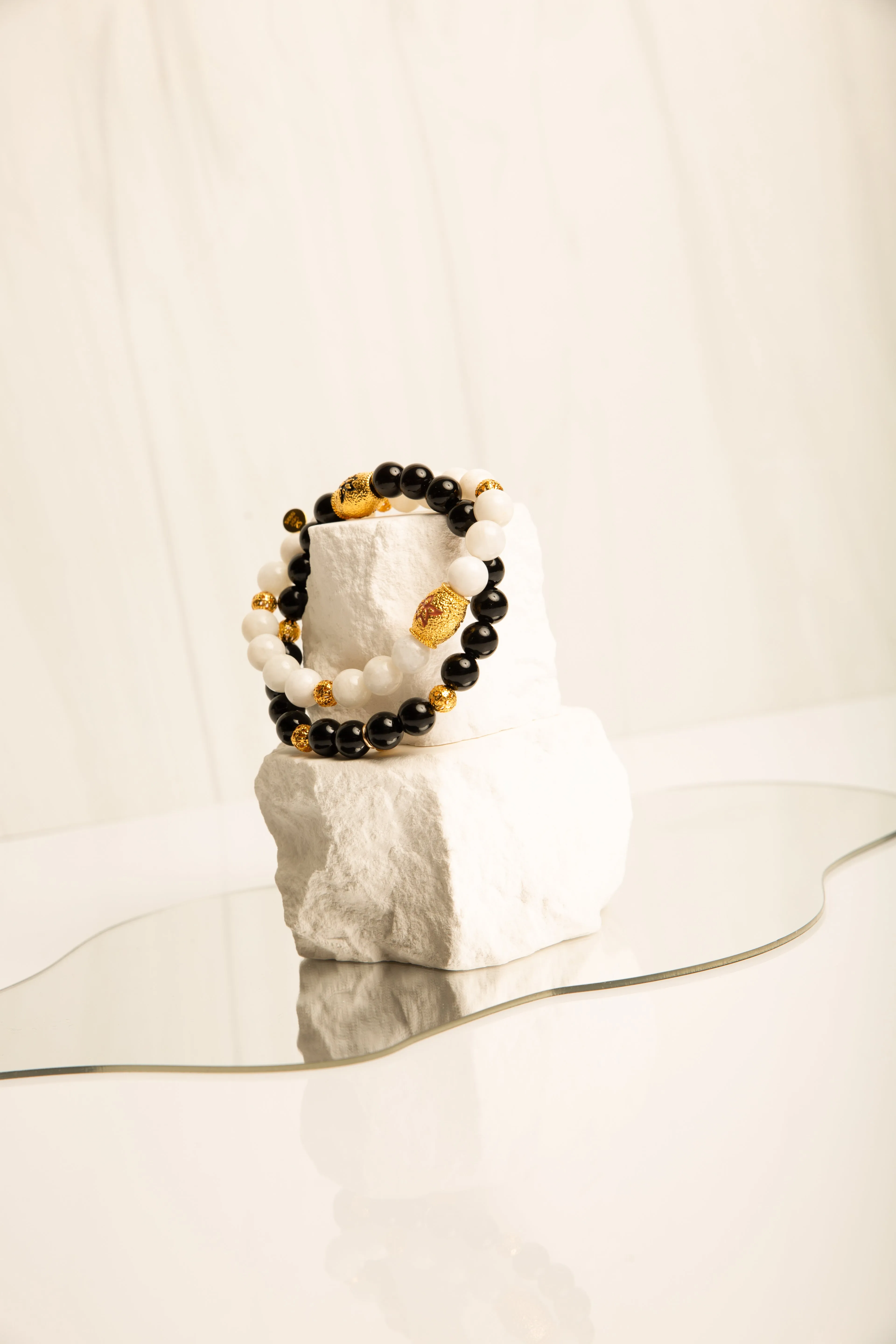 Protection & Strength Onyx Lotus Beaded Bracelet, 18k Gold