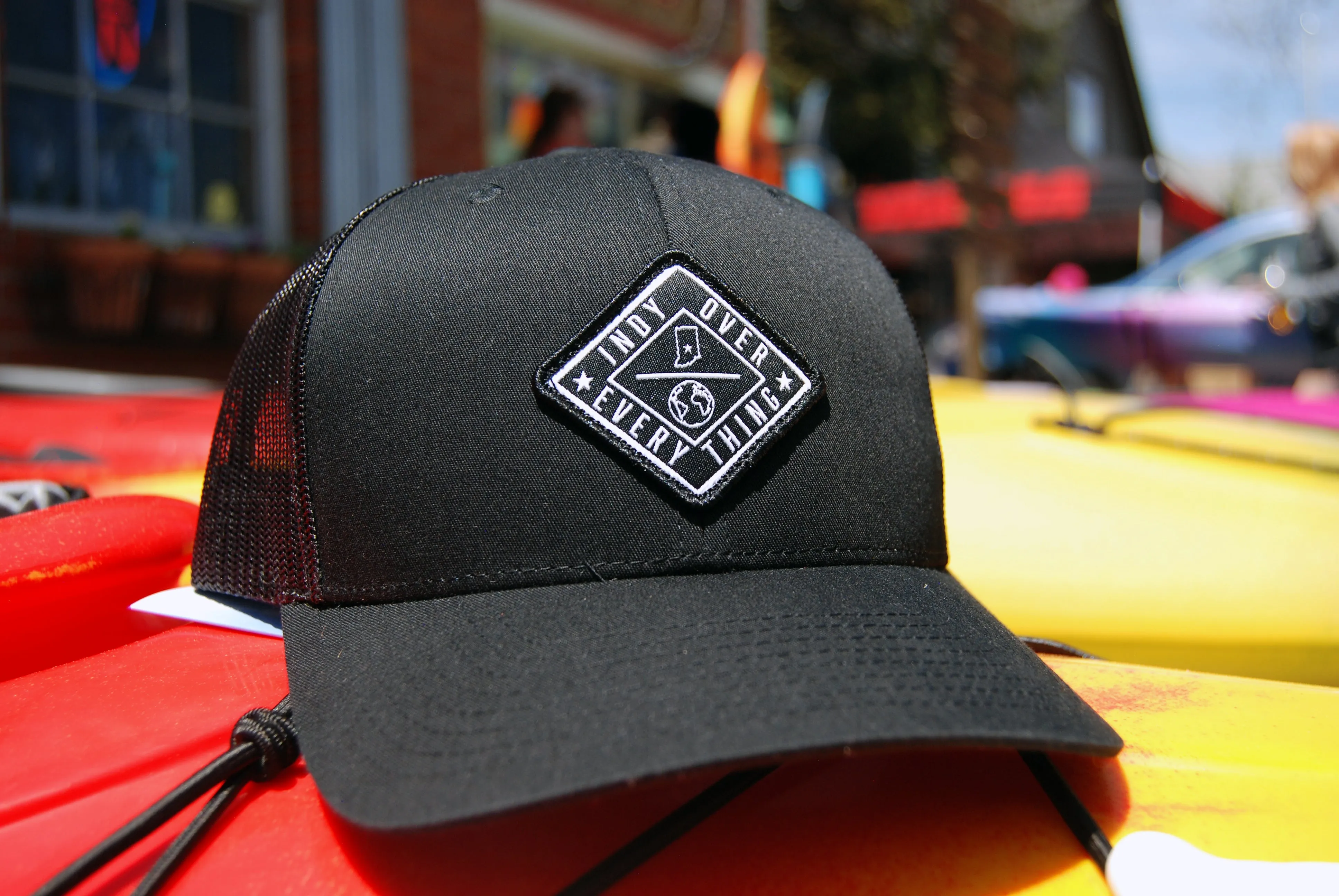 THE AVENUE TRUCKER HAT - BLACK/BLACK
