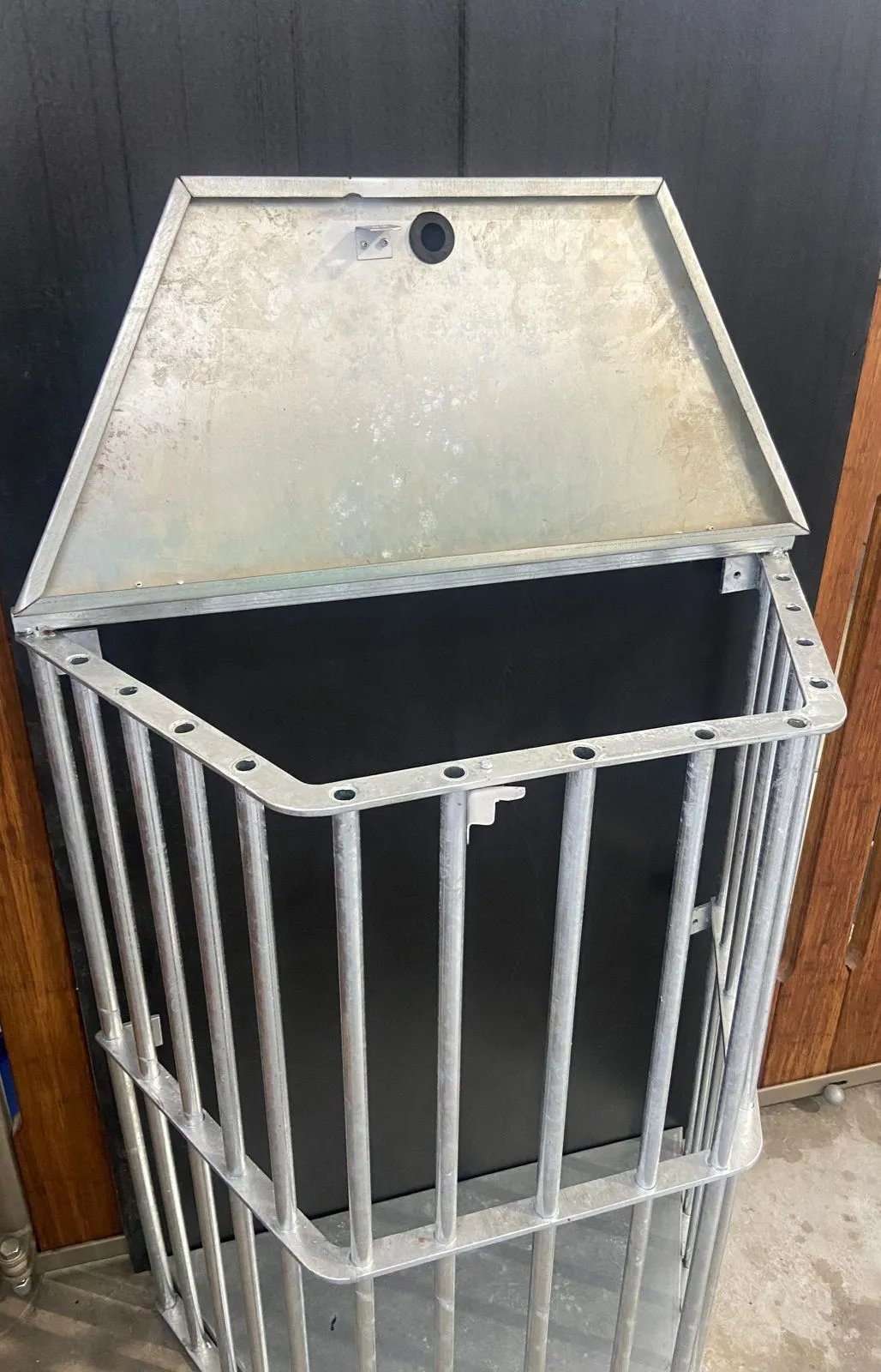 WOH Horse Feeder